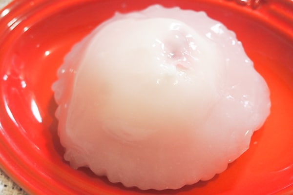 禁断のぷるぷる…!ファミマの「ぷるもちわらび」新作は「木苺チーズ」