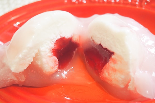 禁断のぷるぷる再び…!ファミマの「ぷるもちわらび」新作は「木苺チーズ」