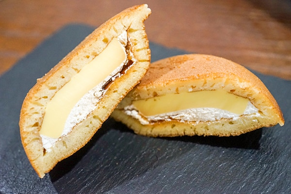 ローソンの「どらもっち」はプリン入りのどら焼き!?