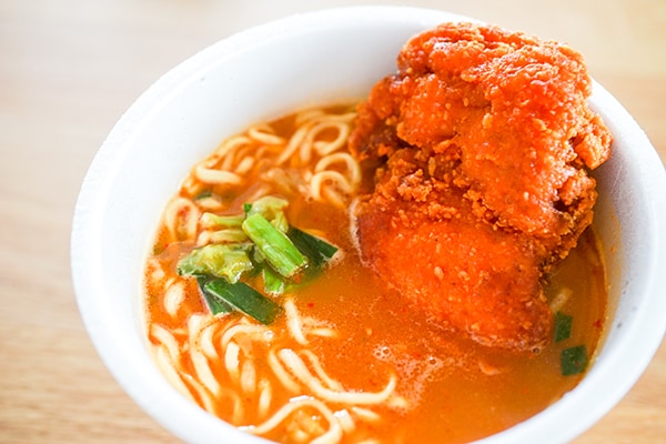 カップラーメンにLチキを投入！ローソン新商品に胸熱！