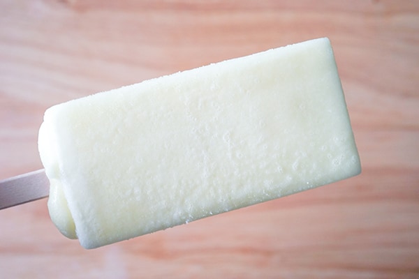 懐かしのお菓子がアイスに!ローソンで買える「ハイレモンアイスバー」