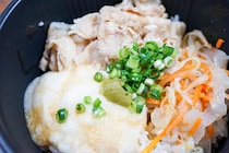 ポン酢＆ゆず胡椒でさっぱり！ローソンの「とろろ大王の豚しゃぶ丼」