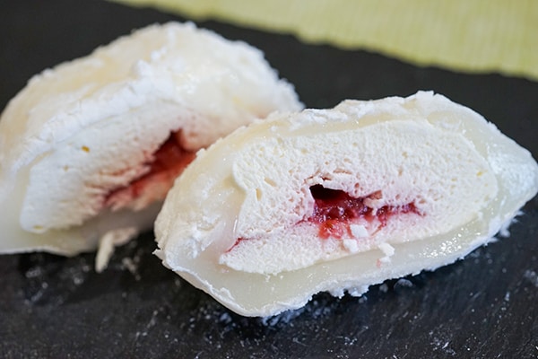 ふわもち食感！ローソンの「苺のマスカルポーネ大福」にハマりそう