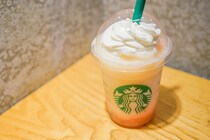 スタバ新作のピーチフラペチーノが○○味とじわり話題に！