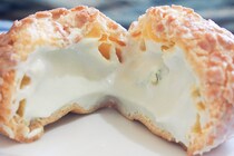 心地よい甘さに“メロメロ”…ファミマの「メロンクッキーシュー」は数量限定！