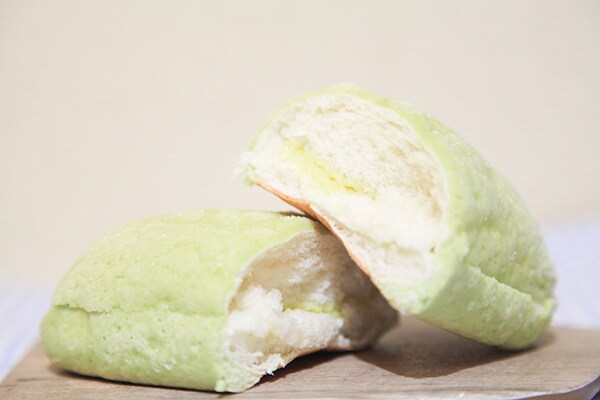 メロン好き必見！セブンの「メロンクリームのメロンパン」がウマイと話題