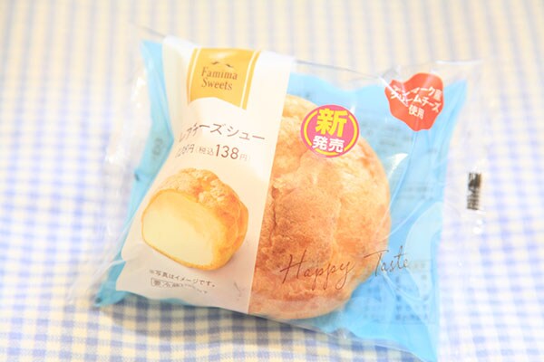 シンプルなのに超ウマイ！ファミマの「レアチーズシュー」はサッパリ系！