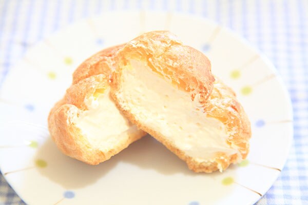 シンプルなのに超ウマイ！ファミマの「レアチーズシュー」はサッパリ系！