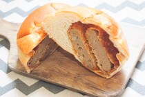 ピリッとスパイシー！ファミマの「ダブルメンチカツパン」はボリューム満点