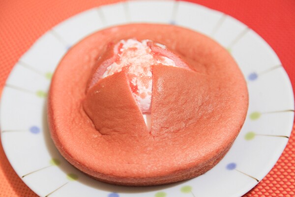 【ファミマ】「ダブルクリームサンド」最新作はいちごの王様「あまおう」！