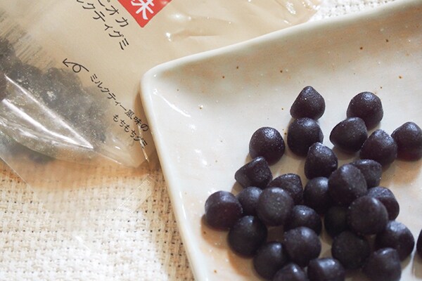 SNSで話題沸騰!ダイソー「タピオカミルクティグミ」に困惑