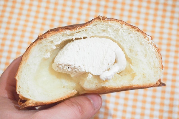 コーヒーの香りが最高♪ファミマの「コーヒーホイップブールパン」は要チェックです！