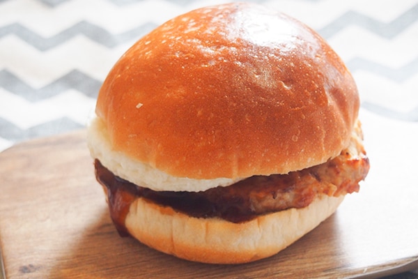 「パティ」じゃなくて「つくね」!ファミマが“和風バーガー”を発売!