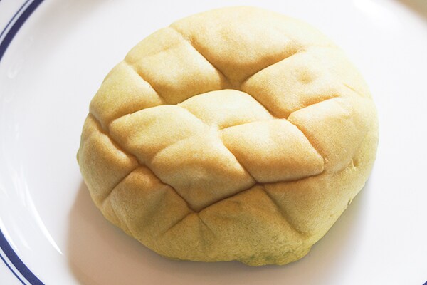 メロン好きは集合~!ローソンの「しっとりメロンパン」がウマイと話題!