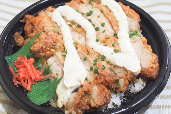 高コスパ！ファミマの「タルタル鶏天丼」はヘビー級弁当でした