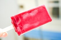 【95円】セブン新作アイスはグレープ果汁100%で激ウマだぞ！