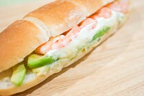 セブンの人気商品が変身！今回は海老アボカドとクリチの神コラボ！