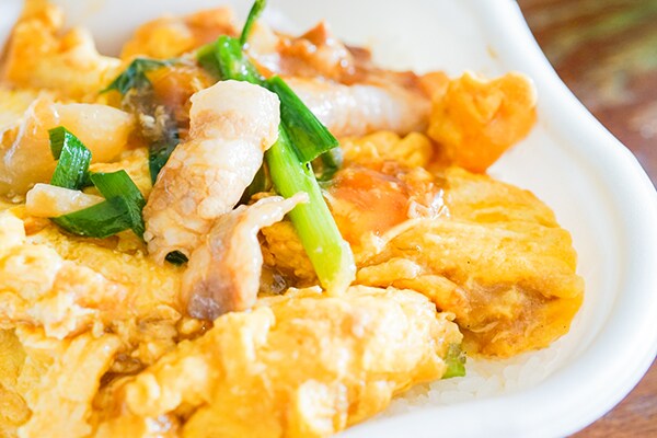 ふんわり玉子が嫌いなら絶対食べちゃダメ！セブンの「ピリ辛ニラ玉丼」がウマすぎる！