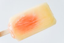 セブン「まるで○○を冷凍したような」シリーズ新作が桃すぎて歴代No.1の再現度じゃない!?