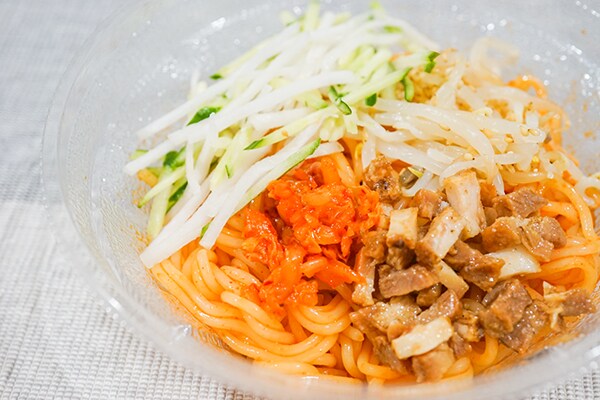 「めちゃ辛い」と話題!ローソンの「ビビン冷麺」は衝撃的な辛さだから注意すべし!