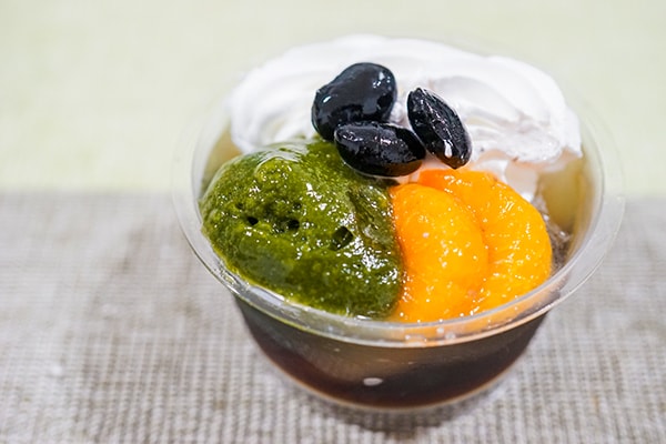 ローソンの「とろ～りとしたわらび餅 ふわあわ抹茶」はリピりたいウマさなのです！