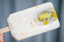 【クイズ】キウイがインパクト大！コンビニでも買えるアイスバーの名前は何？