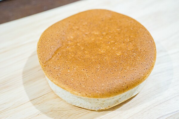 ローソン新商品!スフレパンケーキのようなコレの正体はいったい何!?