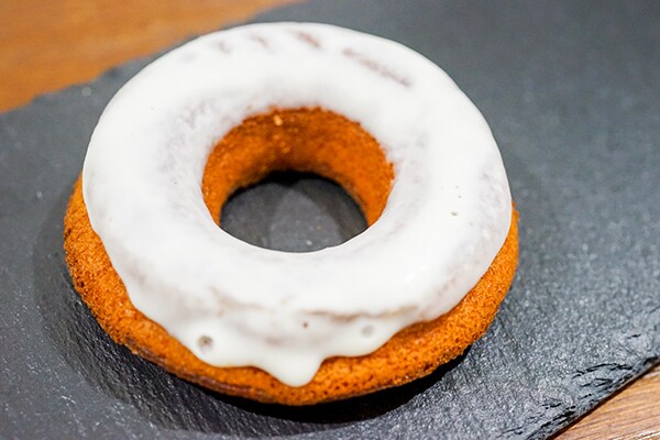 糖質10gなのにめっちゃウマイ！ローソンの「焼ドーナツ 塩バニラ」はしっとり系でした