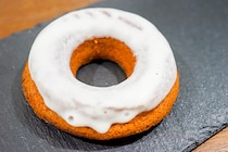 糖質10gなのにめっちゃウマイ！ローソンの「焼ドーナツ 塩バニラ」はしっとり系でした