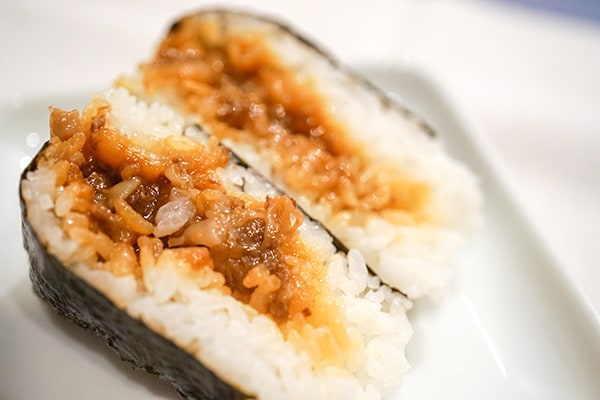 【ローソン】1個298円の高級おにぎりには○○がたっぷり入ってる!