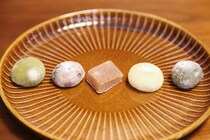 1袋で5種類の味！カルディの和スイーツ「おもち撰菓」は何個でもイケちゃいそう！