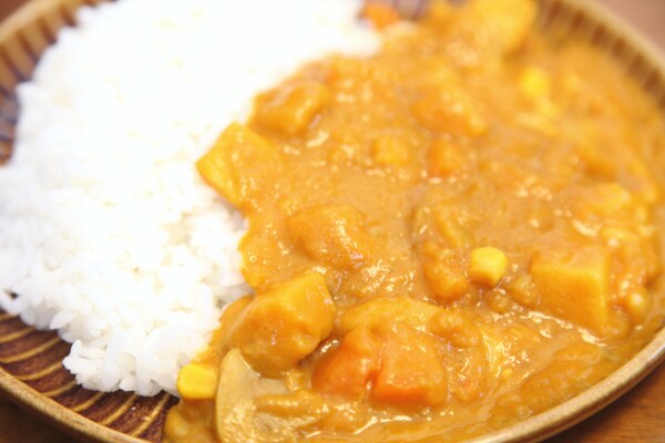 ごろごろ具材がたまらない！無印良品の「辛くない国産りんごと野菜のカレー」を食べてみた