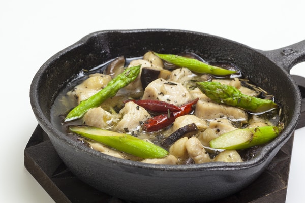 居酒屋メニューの定番食材「鶏軟骨」に含まれる栄養素とは?