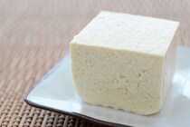 長寿食品として大注目！「沖縄豆腐」の驚くべき効能とは