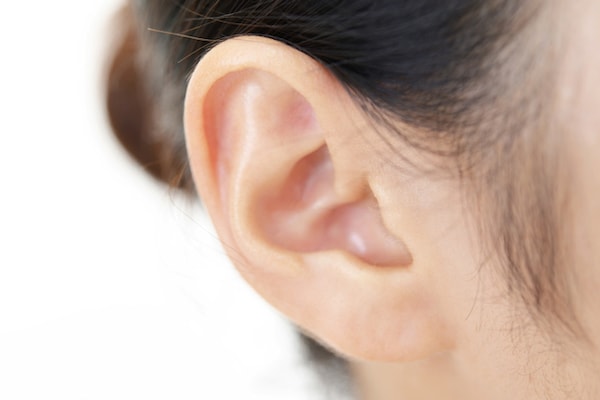 臭いの原因にも?! 忘れがちな耳の洗い方とケア方法をチェック!