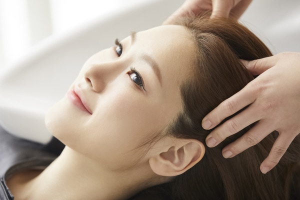 夏の頭皮トラブルはヘッドスパで改善しよう!自宅でのやり方