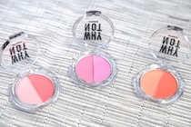 女子必見！ダイソーで買える「2色チーク」がかわいい＆便利だから即買いすべし!?