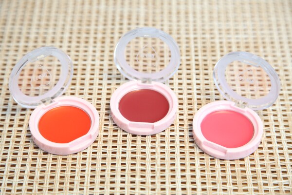 100円なのにひとつで二役!? ダイソーのコスメ「It girl」って知ってる?