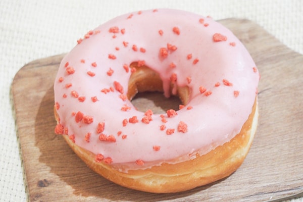甘酸っぱくて美味！セブンの新作ドーナツ、もう食べた？