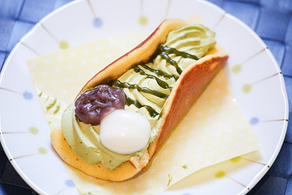 まるでパフェ!? ファミマの「宇治抹茶クリームどら」が豪華!