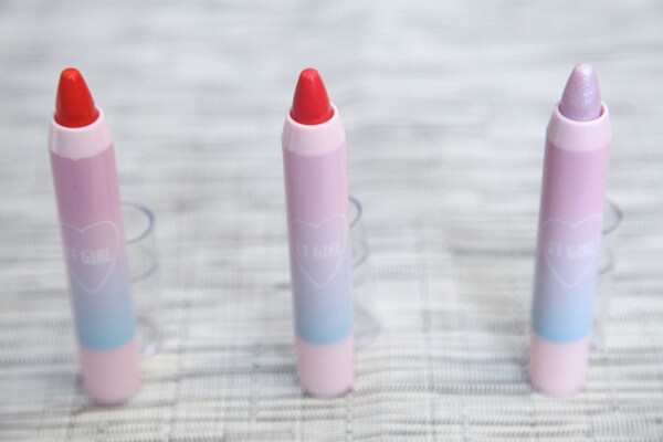見た目はクレヨン?ダイソーのマットリップは使い勝手のいい良コスメ!