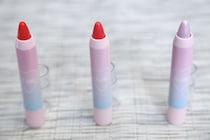 見た目はクレヨン？ダイソーのマットリップは使い勝手のいい良コスメ！