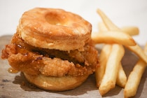 SNSで超話題！ケンタッキーで作るオリジナルサンドが激ウマ！