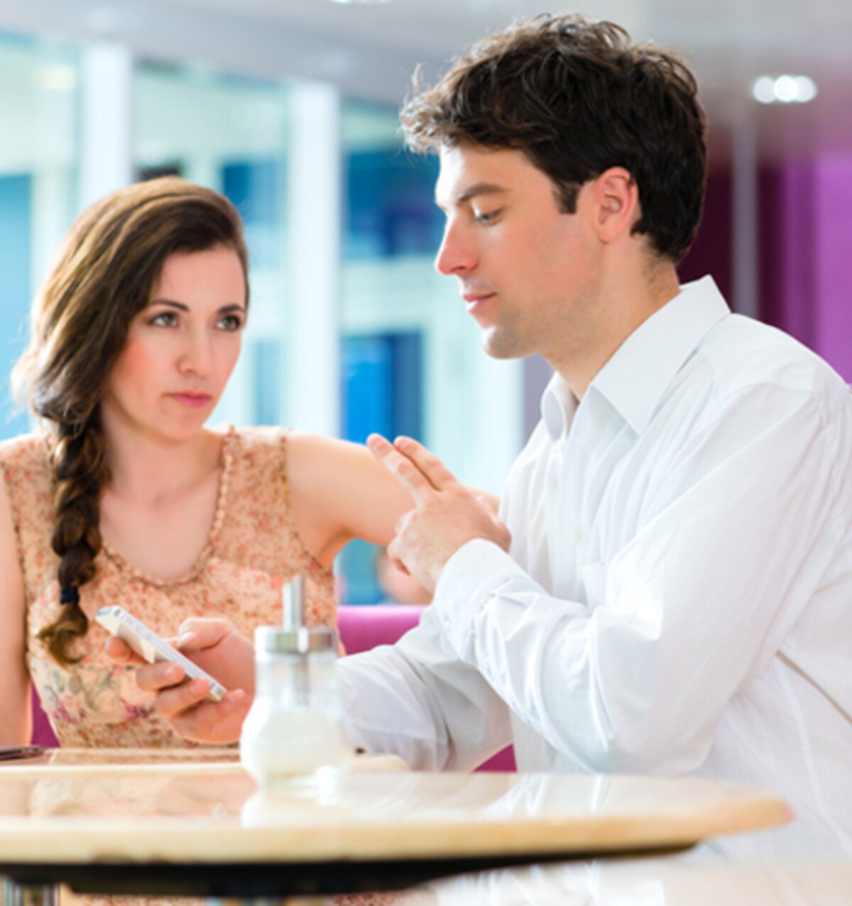 夫婦生活でスマホNGな場面TOP5