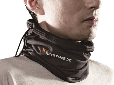 成人の8割が!?「スマホ首」解消法&グッズ