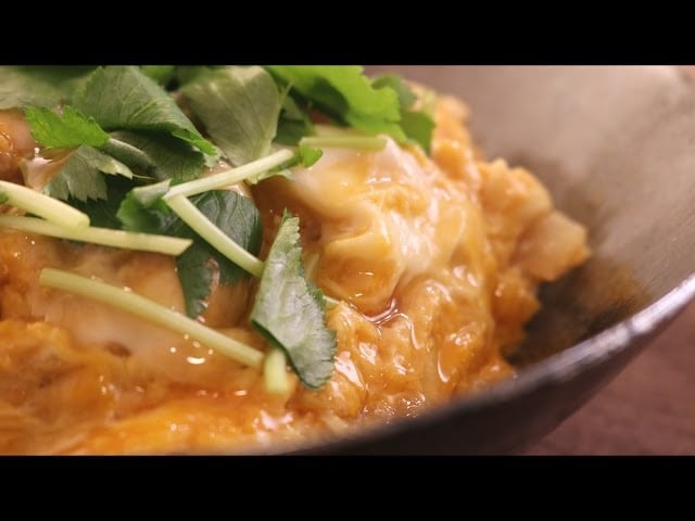 【動画】プロにも負けない親子丼の作り方！自信につながる調理法を丁寧に教えてくれる！