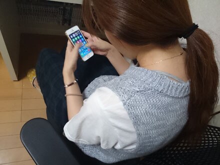 「スマホ巻き肩」で痩せにくくなる?