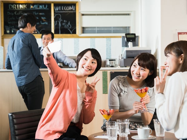 スマホの「無断撮影」、法的なNGラインはどこ?