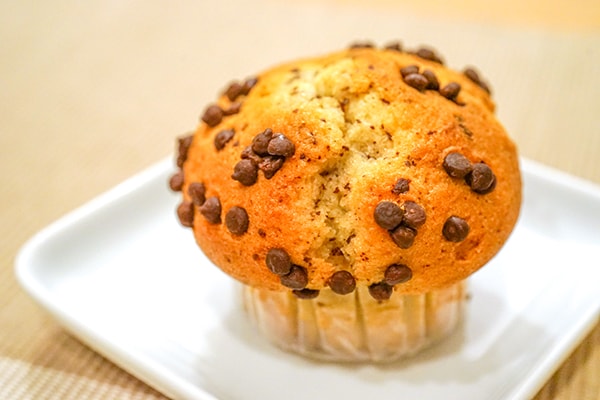 ウマすぎ注意！セブンの「トリプルチョコマフィン」はやめらないおいしさです