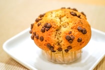 ウマすぎ注意！セブンの「トリプルチョコマフィン」はやめらないおいしさです